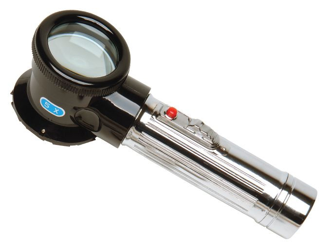 Illuminated magnifier (x 5) with integrated surface comparator holder